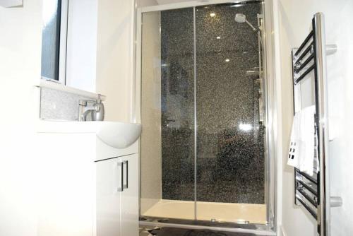 Apartamento Rammal Lodge - Entire Home, Newly Built In 2020