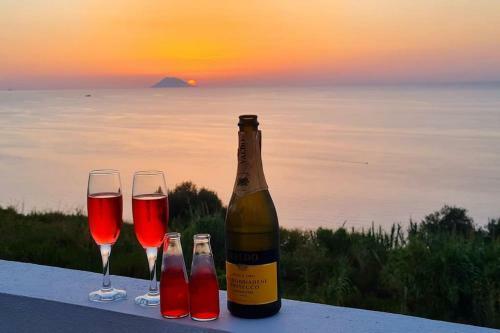 Villa Top Location - Tranquility - Pool - Garden & Sea View