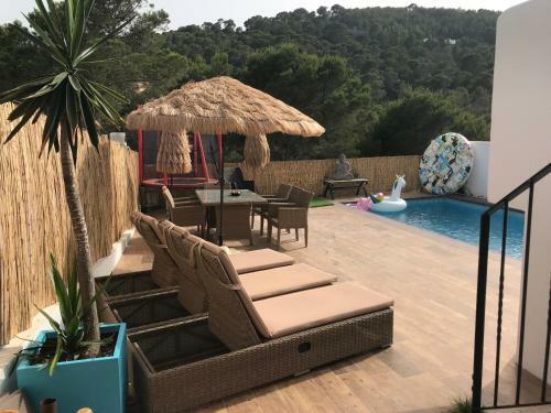 Casa Adosada Agradable Con Piscina