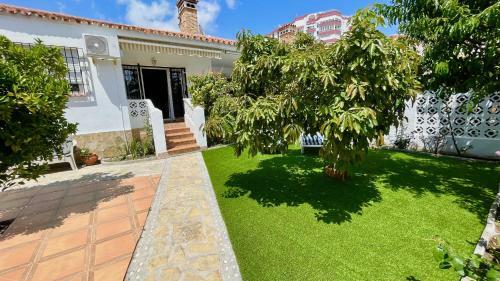 Chalet En Primera L�nea Con 150m2 de Jard�n Privado