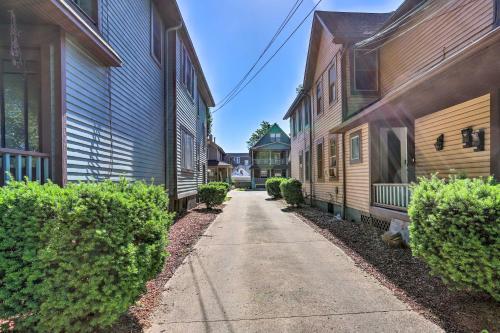 Cleveland Apartment, Walk To Lincoln Park!