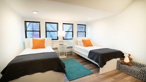 Hotel Luxurious, Huge Historic Mansion Minute From Downtown