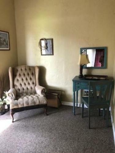 4 Bed Cowboy Home1 Mi Fort Sill- Weekly Rates!