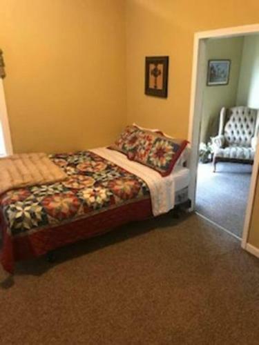 4 Bed Cowboy Home1 Mi Fort Sill- Weekly Rates!