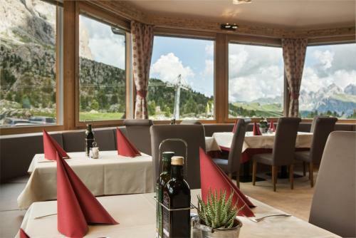 Hotel Passo Sella Dolomiti Mountain Resort