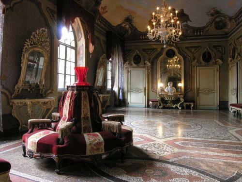 Castello Sannazzaro B&B