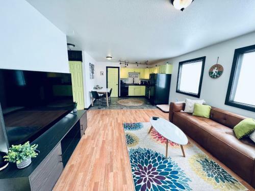 Mirror Lake Pet Friendly Walk To Lake And Dwtn Full Kitchen