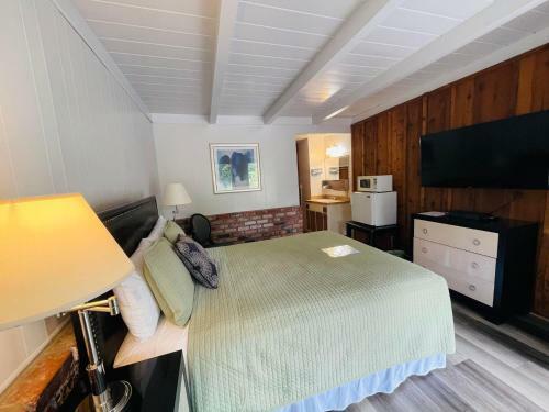 Hotel Riverfront Lodging