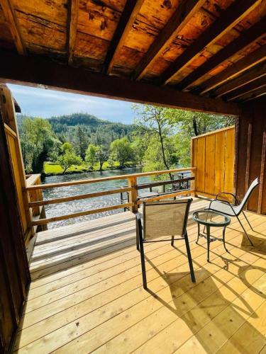 Hotel Riverfront Lodging