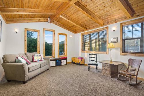 Cedar Lodge At Rockaway