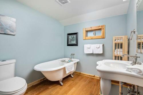 Cedar Lodge At Rockaway