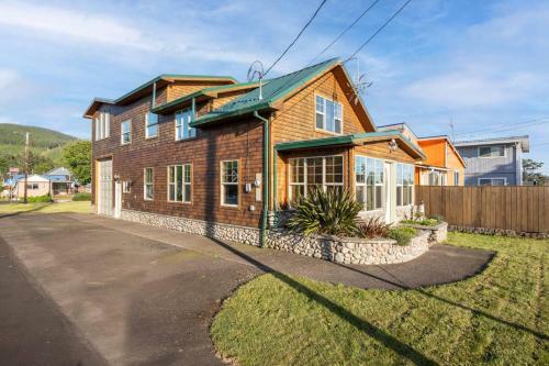 Cedar Lodge At Rockaway