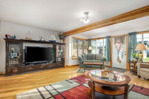 Cedar Lodge At Rockaway