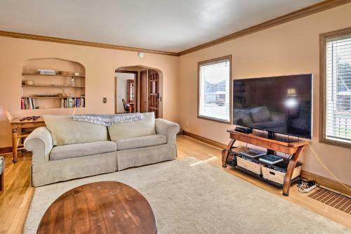 Charming Seaside Abode, Half-mile To Beach!