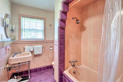 Charming Seaside Abode, Half-mile To Beach!