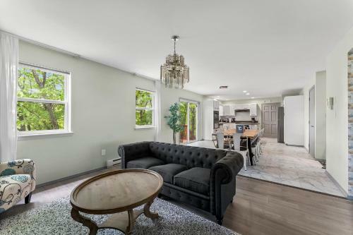 Americanold-fashioned 5bd Nostalgia With Hot Tub