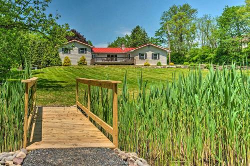East Stroudsburg Home With Decks And Private Pond