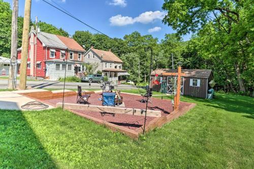 Dog-friendly Jim Thorpe Townhome With Fire Pit!