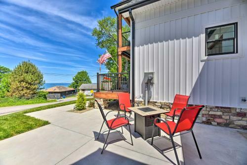 Charming Lake Erie Getaway Walk To Beach!