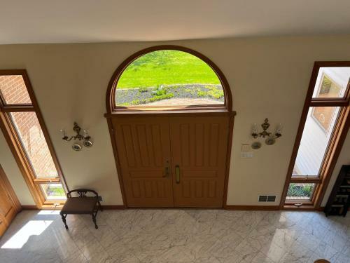 Cheerful Five-bedroom Villa With Fireplaces