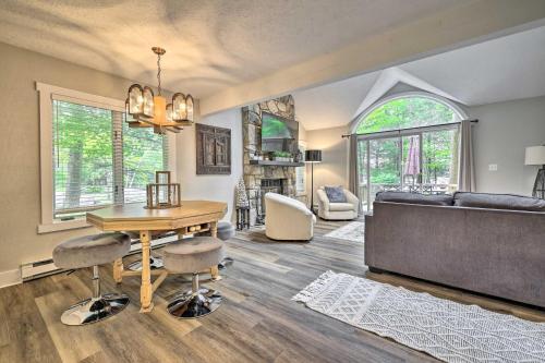 Lakefront Pocono Pines Paradise With Deck!