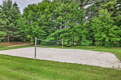 Lakefront Pocono Pines Paradise With Deck!