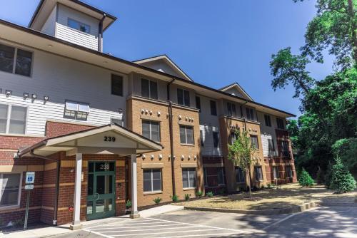 Chic Modern 3br Apartment In Oak Hill By Stay Gia