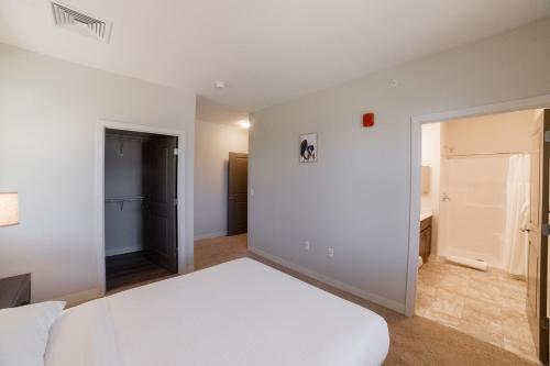Chic Modern 3br Apartment In Oak Hill By Stay Gia