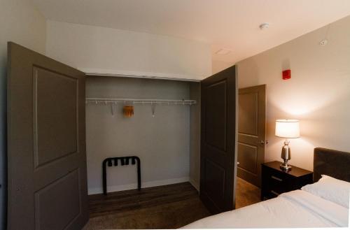 Chic Modern 3br Apartment In Oak Hill By Stay Gia