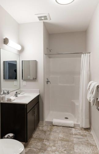 Chic Modern 3br Apartment In Oak Hill By Stay Gia
