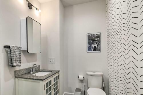 Convenient And Chic Pittsburgh Home With Patio!