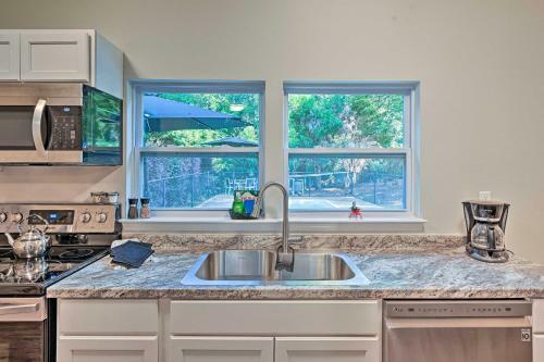 Pet-friendly Central Cottage 2 Mi To Clemson