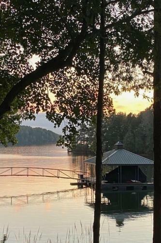 Lake Hartwell Rental W/dock