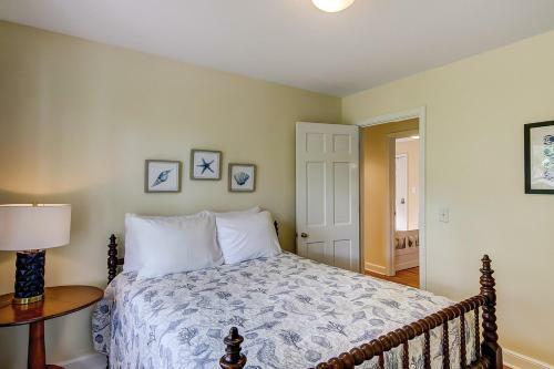 Under The Oaks - Island Living At Its Best