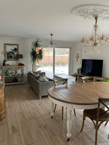 Villa Avec Piscine Proche Centre Ville Et Gare