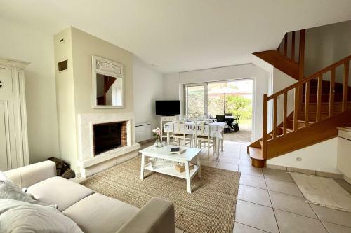 Adorable Maison Dans Lauthentique Quartier de La Chaume Avec Jardin 4prs