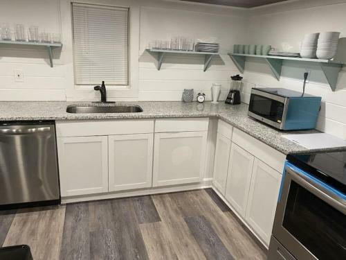 3 Bed2 Bath Renovated Home Near The Lake