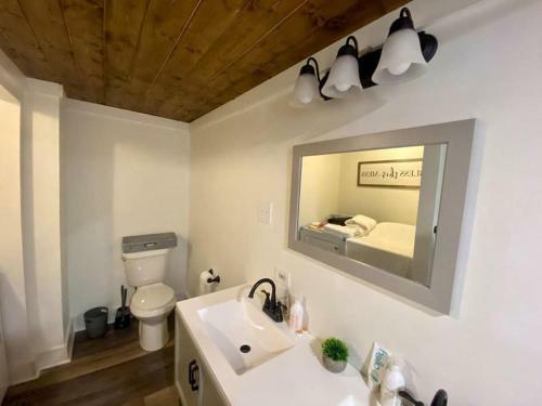 3 Bed2 Bath Renovated Home Near The Lake