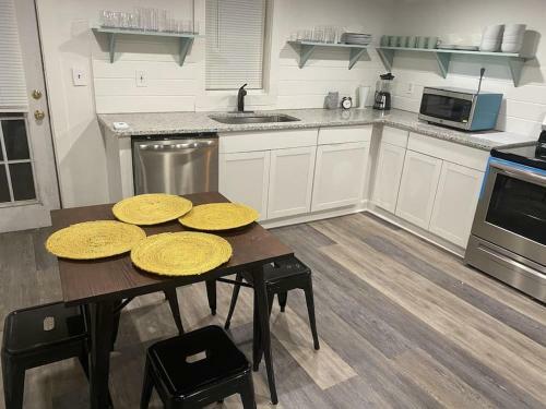 3 Bed2 Bath Renovated Home Near The Lake