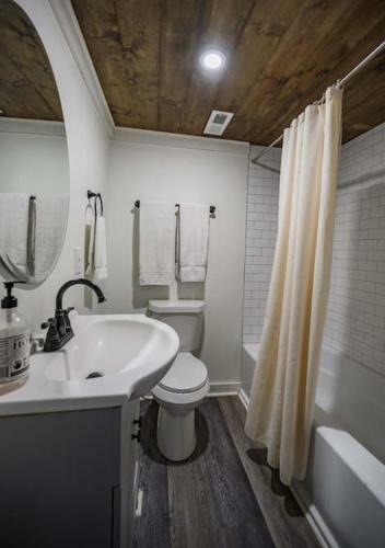 3 Bed2 Bath Renovated Home Near The Lake