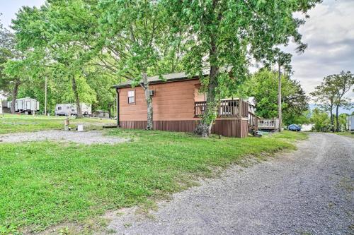 Quaint Cabin With Covered Porch On Douglas Lake