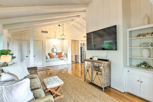 Stylish Cabin With Hot Tub On 6 Private Acres!