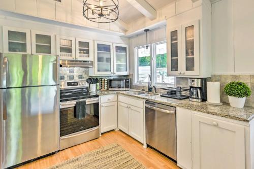 Stylish Cabin With Hot Tub On 6 Private Acres!
