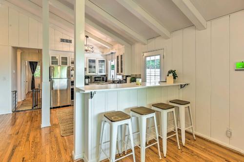 Stylish Cabin With Hot Tub On 6 Private Acres!