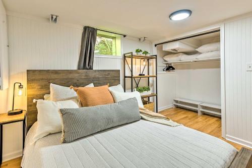 Stylish Cabin With Hot Tub On 6 Private Acres!