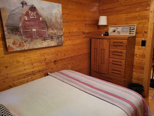 Secluded Cabin Living In This 3 Bedroom 1 Bath Cabin