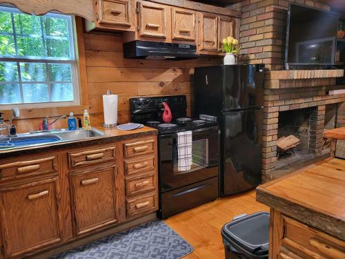 Secluded Cabin Living In This 3 Bedroom 1 Bath Cabin