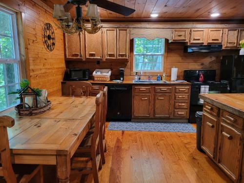 Secluded Cabin Living In This 3 Bedroom 1 Bath Cabin