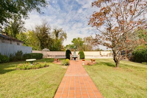 Apartamento Knoxville's Historic Tile House, Private Pool!