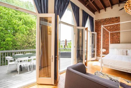 Apartamento Largest Rooftop W Firepit - Vaulted Luxe Penthouse